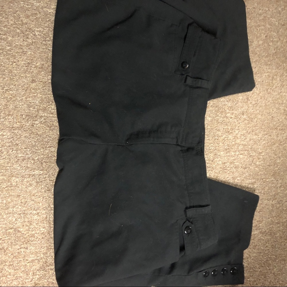 Dress. Arm black capris. Wide leg